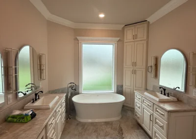 Bathroom with bathtub and freshly painted walls