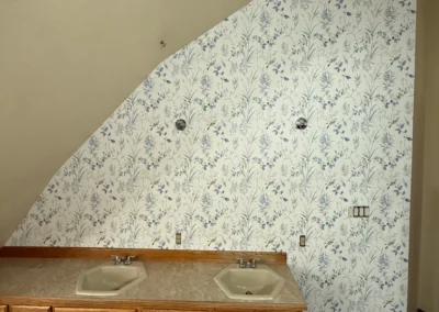 Sloped wall with patterned wallpaper finish